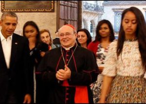 El Cardenal Ortega recibe a la Primera Familia de Estados Unidos en la Catedral de La Habana.